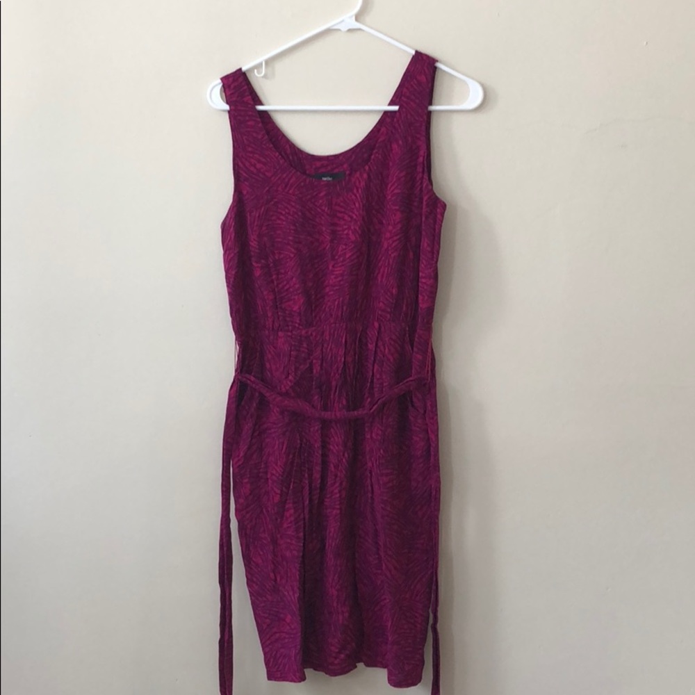Dress with waist tie